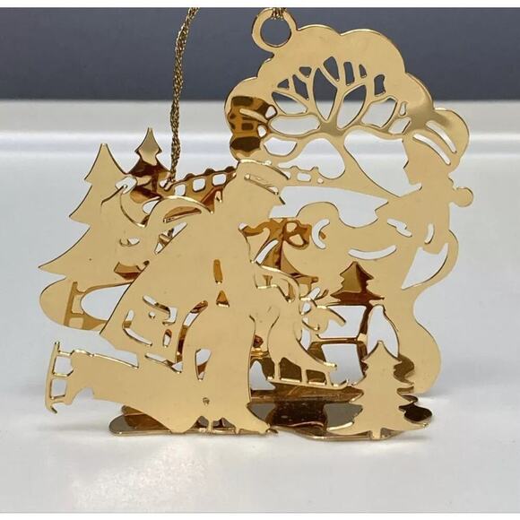 Vintage Danbury Mint 1985 Gold Tone 3D Christmas Ornament Ice Skaters Scene - Picture 1 of 6